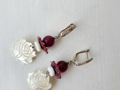 Garden earrings in white and red
