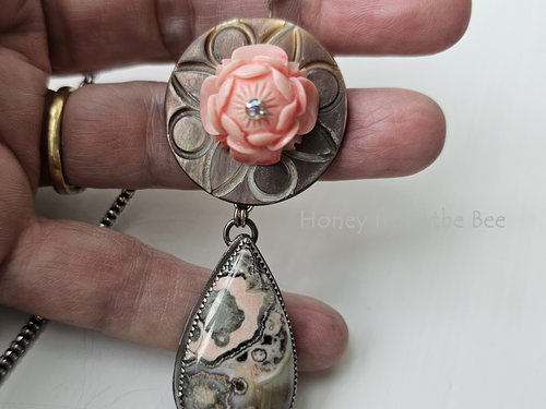 Stunning art pendant necklace in peach and greys