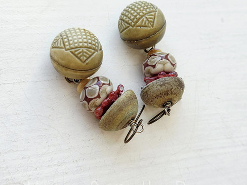 Vintage button earrings with rose and cream lampwork