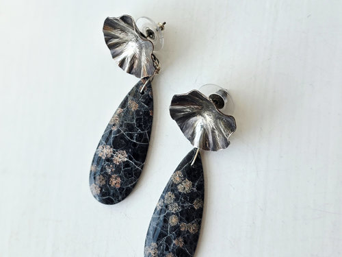 Floral earrings in silver and black