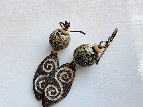 Artisan earrings in brown and cream