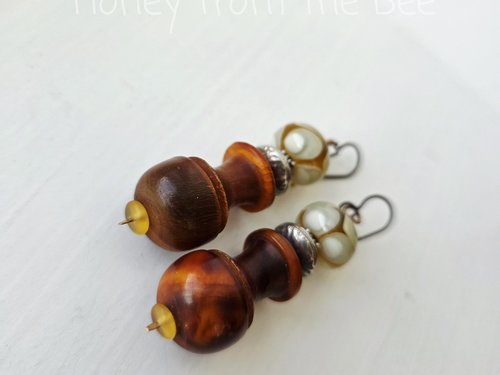 Statement earrings in sinuous curves