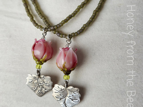 Rose necklace in pink, silver and green