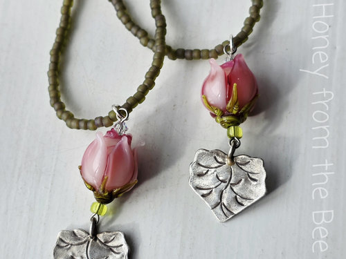 Bridal party necklaces in pink and green