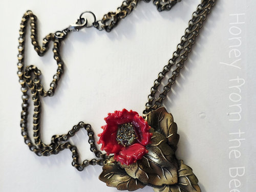 Poppy necklace in red and brass