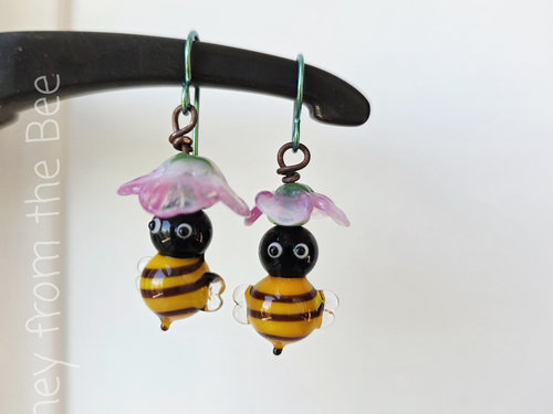 Honeybee earrings with pink flower
