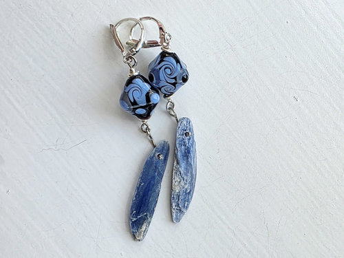 Shimmering earrings in kyanite and glass