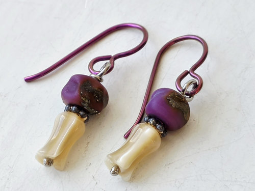 Pink earrings with mother of pearl