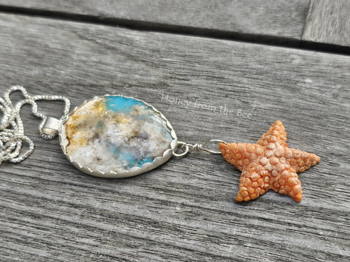 Beach necklace with Regency Plume agate in turquoise, white and orange