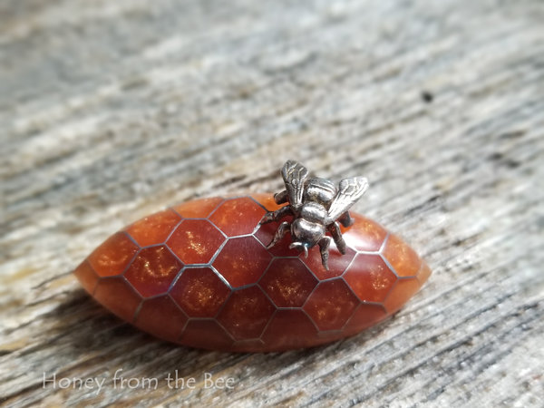 Honeycomb brooch
