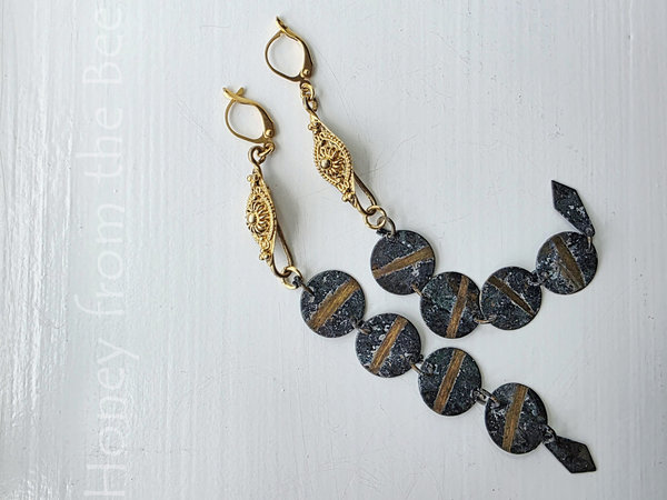 Shoulder duster earrings in gold and green