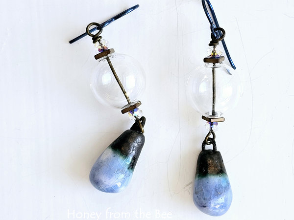 Boho style earrings in blue and crystal