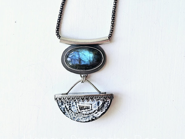 Labradorite pendant in sterling silver with agate