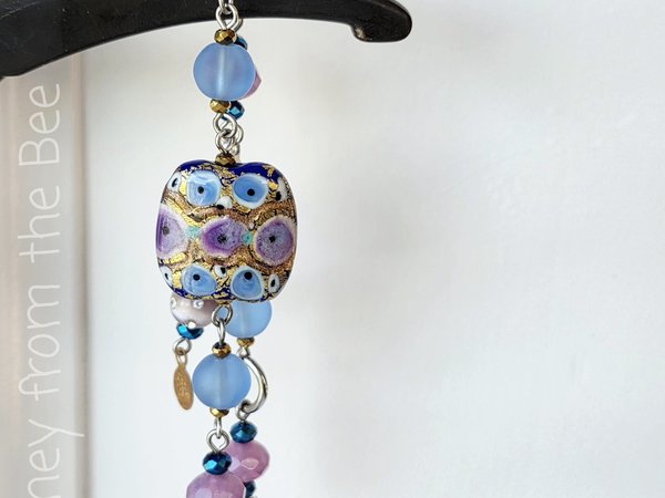 Beaded bracelet in blue and pink