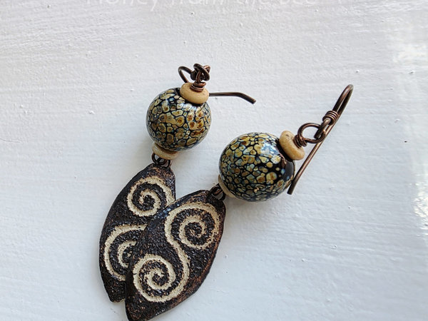 Artisan earrings in brown and cream