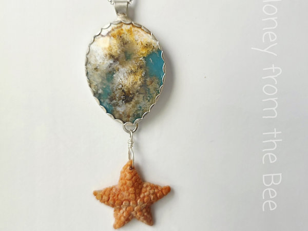 Beach pendant with plume agate and starfish